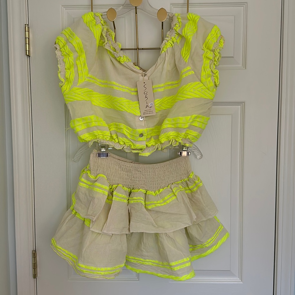 Yellow and Tan brand new set made in Italy. Matching set